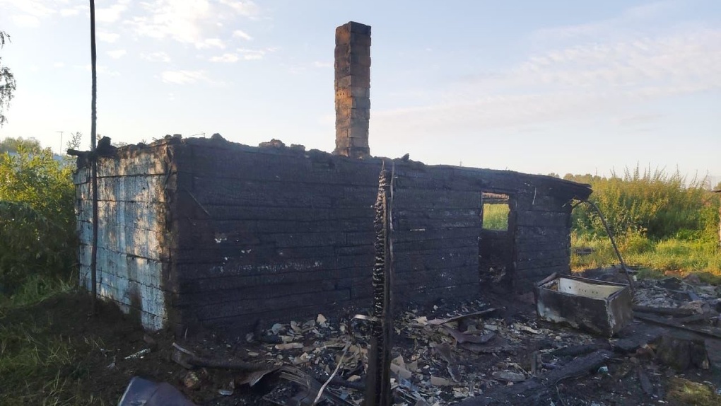 Тела в сгоревшем доме: женщины погибли в пожаре в Новосибирской области