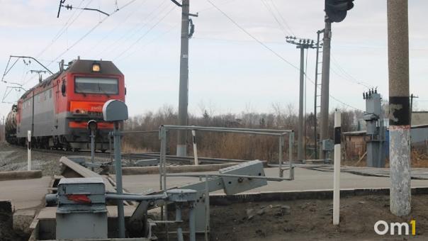 В апреле в Омской области перекроют два железнодорожных переезда