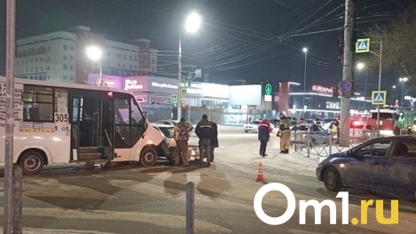 В Омске случилась четвёртая авария с маршруткой за три дня