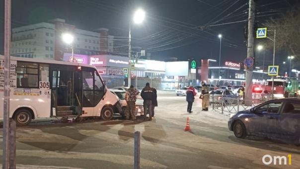 В Омске случилась четвёртая авария с маршруткой за три дня