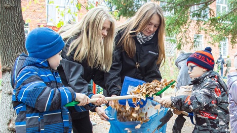 Омский НПЗ помогает омичам разбираться в экологии с детства