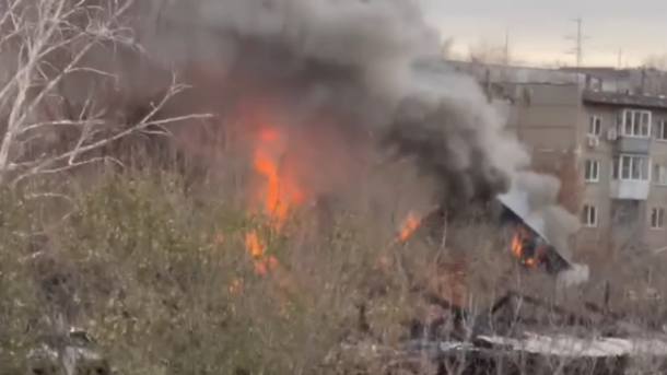 Расселённый барак загорелся в Новосибирске