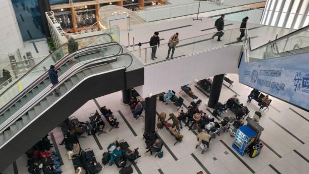 Таможенники задержали семью в Толмачёво с брендовой одеждой на 30 тысяч евро