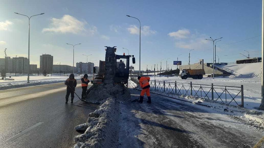 Вечер пятницы будет трудным: омские дорожники готовятся к мощному снегопаду