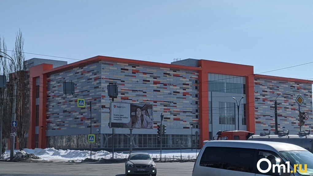 Сколько ещё ждать? Новый торговый центр в Омске у парка 30-летия ВЛКСМ не может открыться с зимы