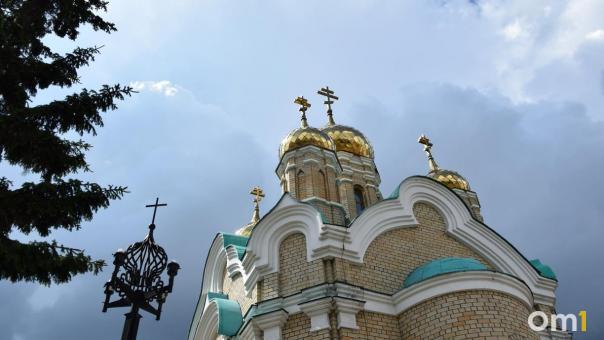 Митрополит Дионисий напомнил омичам, чего нельзя делать на Троицу