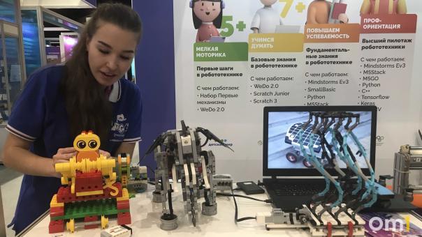 Новосибирские школьники создали робота-слона. ВИДЕО