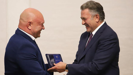 Спикер Заксобрания Андрей Шимкив вручил госнаграды Новосибирской области