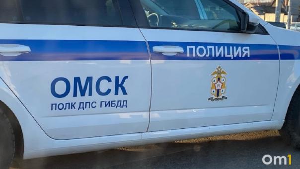 В Омске ребёнок перебегал дорогу и попал под машину