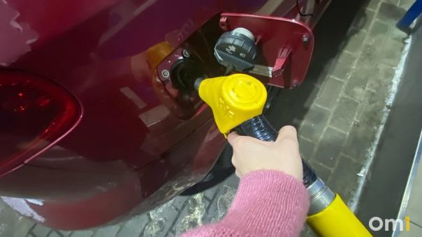 В Омске снова выросли цены на бензин