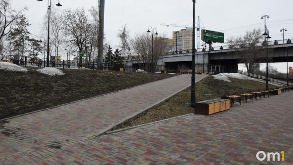 В Омске восстановят тротуары и дорожки, отремонтированные зимой