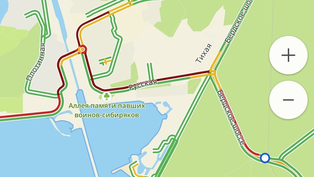 На Бердском шоссе Новосибирска автомобилисты встали в километровые пробки