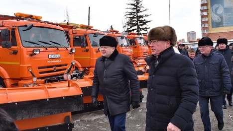 Александр Бурков и Сергей Шелест презентовали новую технику для омских дорог
