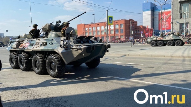 Военный парад в честь годовщины Победы прошёл на главной площади Новосибирска