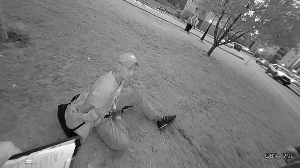 Новосибирец забрал у пенсионера костыль и начал избивать им старика и прохожих