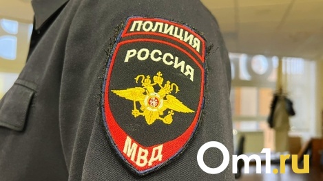 В Омске разыскивают мужчину, расплатившегося чужой картой за водку и продукты