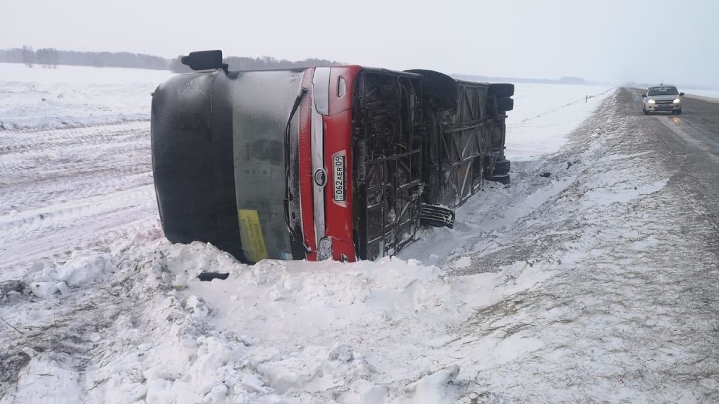 Транспорт опрокинулся: шесть человек пострадали в ДТП с участием автобуса «Караганда — Новосибирск»