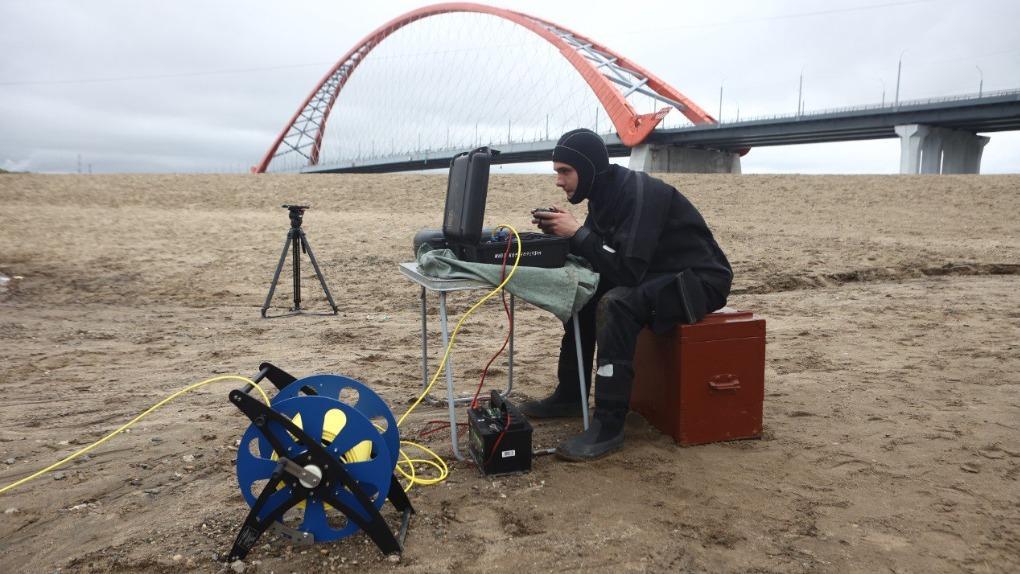 Спасатели используют дрон-водолаз для проверки дна на пляжах Новосибирска