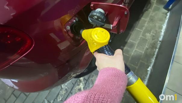 В Омске на АЗС подорожал бензин