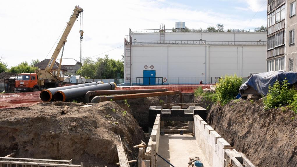 Новосибирские энергетики приступили к замене старых труб на улице Тульской