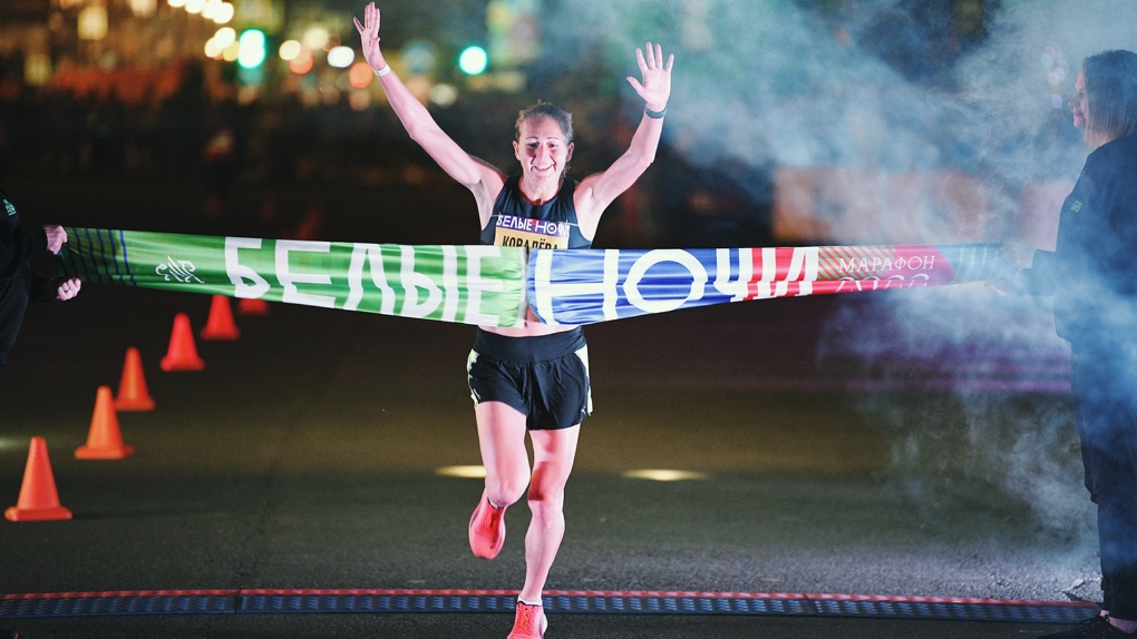 Омичка Марина Ковалёва победила в марафоне «Белые Ночи-2022», проходившем в Санкт-Петербурге