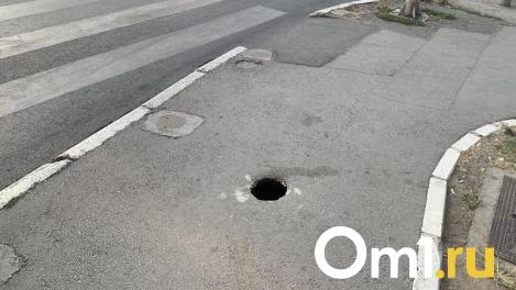 На проспекте Мира растёт яма с кипятком