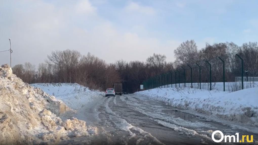 Вода не уходит — затопило дорогу к нескольким СНТ в Новосибирске