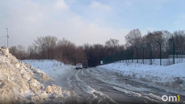 Вода не уходит — затопило дорогу к нескольким СНТ в Новосибирске