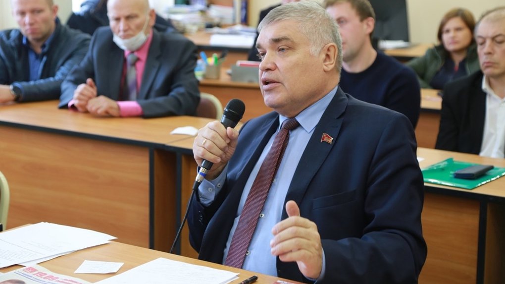 Первым выдвинутым кандидатом в губернаторы Омской области стал Андрей Алехин