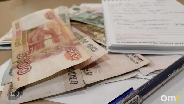 В Новосибирской области досрочно повысят зарплаты бюджетникам из-за инфляции