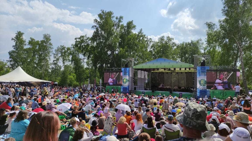 Беженцы Донбасса, благодаря «Единой России», посетили в Омске Фестиваль «СимфоПарк»