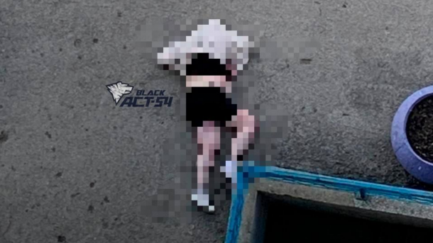 Девушка сорвалась с балкона и разбилась насмерть в Новосибирске