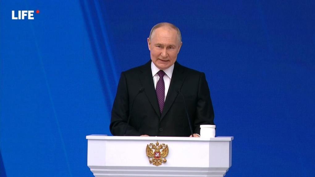 Два часа и семь минут длилось послание Путина Федеральному Собранию