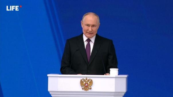 Два часа и семь минут длилось послание Путина Федеральному Собранию