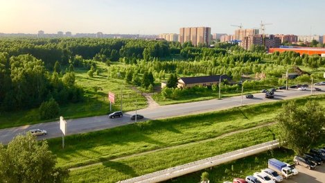 Портовый кран, церковь и большая стройка. Собрали потрясающие виды из окон квартир, продающихся в Омске