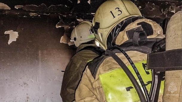 Во время пожара в омской квартире женщина получила серьёзные ожоги