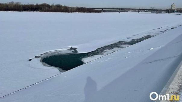 Из-за потепления в Омской области закрыли ледовую переправу