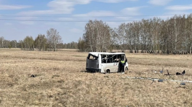 Пассажирский автобус перевернулся на трассе Омск – Муромцево