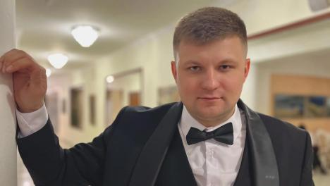 «Я за эти улицы стою»: подозреваемый в наркомании чиновник пробивается в молодёжный парламент