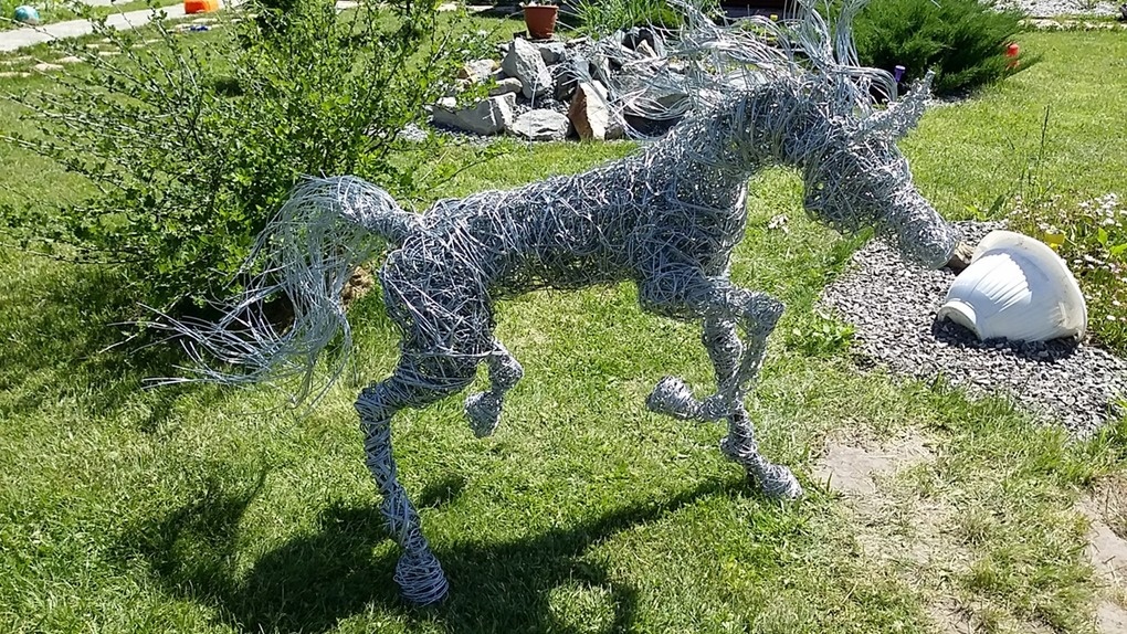 Феи и Золотая антилопа из проволоки: сказочные фигурки создаёт жительница Новосибирска. ФОТО