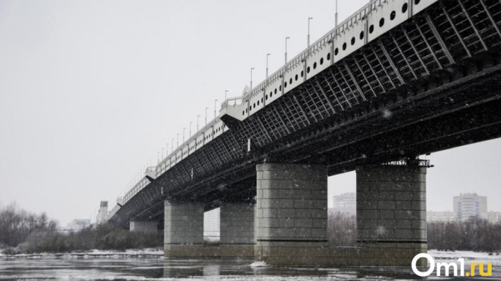 В Омске на метромосту появится дорогая подсветка