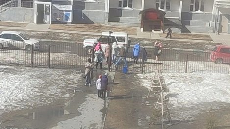 В Новосибирске школьник набросился с кулаками на учителей из-за электронной сигареты