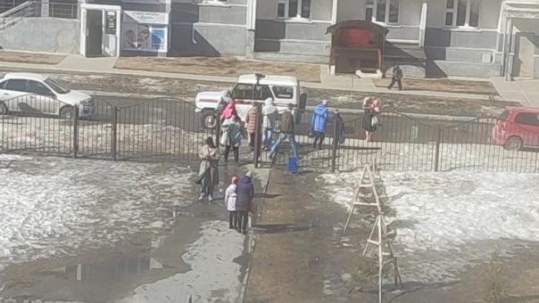 В Новосибирске школьник набросился с кулаками на учителей из-за электронной сигареты