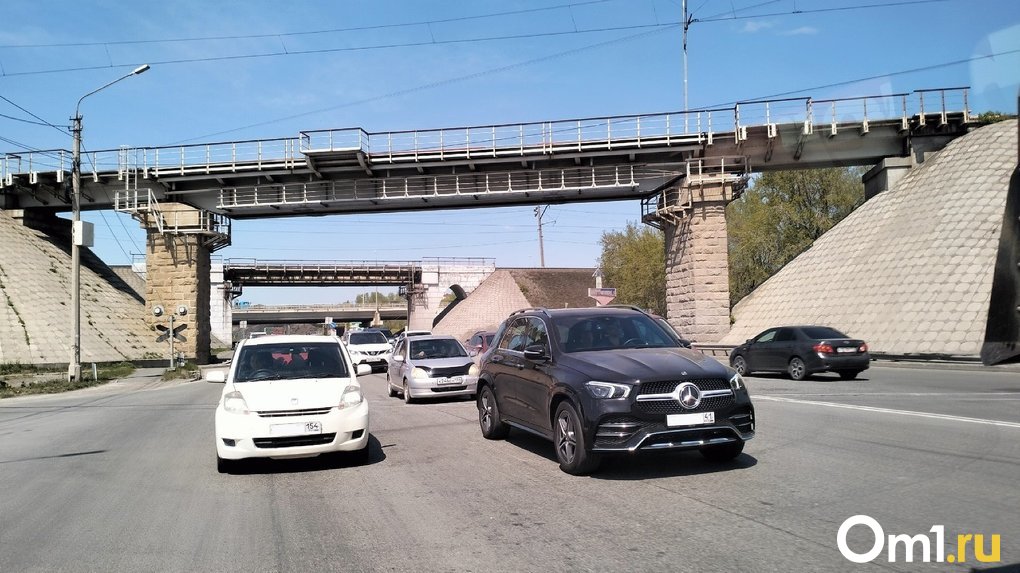 Двух алтайцев обвинили в многочисленных угонах элитных авто в Новосибирске