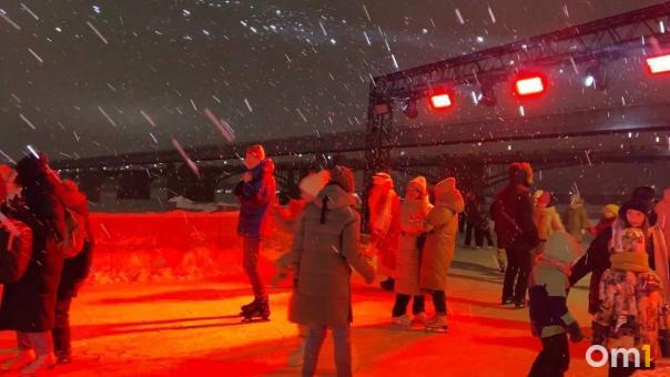 Лёд зовёт: подборка катков Новосибирска, где можно покататься зимой