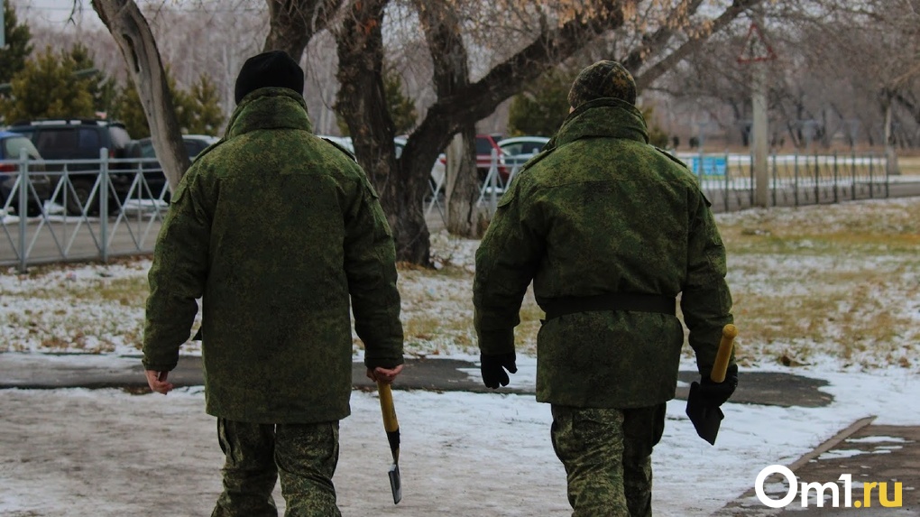 В Омске капитан избил солдата за неправильный ответ о военной каске