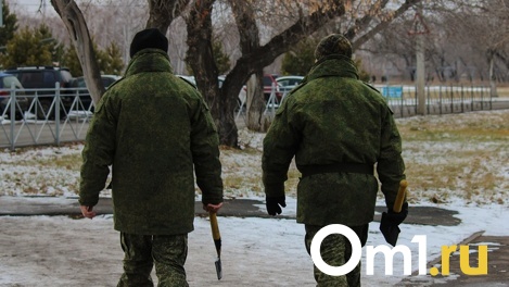 В Омске капитан избил солдата за неправильный ответ о военной каске