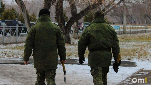 В Омске капитан избил солдата за неправильный ответ о военной каске