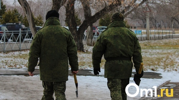 В Омске капитан избил солдата за неправильный ответ о военной каске