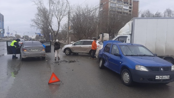 В тройном ДТП в Новосибирске пострадал 12-летний мальчик. ФОТО